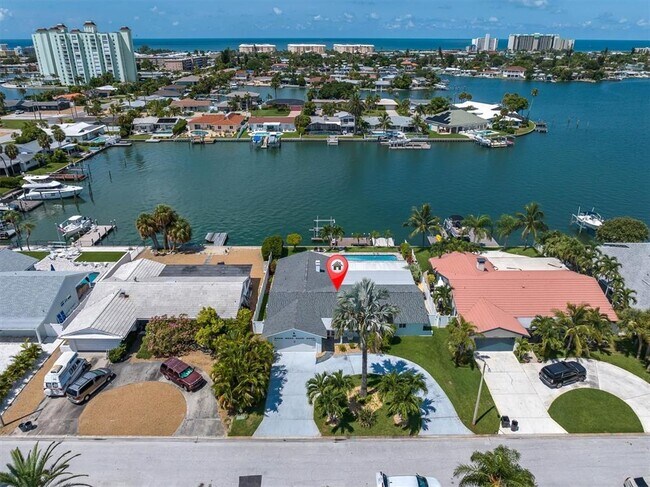 Building Photo - 6440 3rd Palm Point