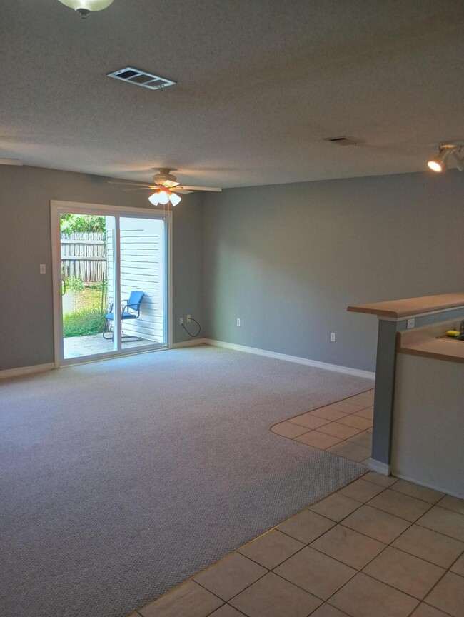 Building Photo - 129 Noblat Dr