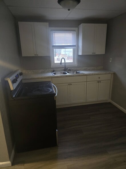 Building Photo - 157 14th St SE