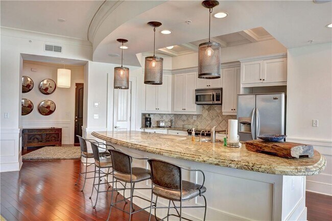 Building Photo - 10 Marina Dr