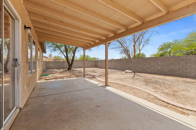 Building Photo - Nice Rita Ranch Home - Vail School District