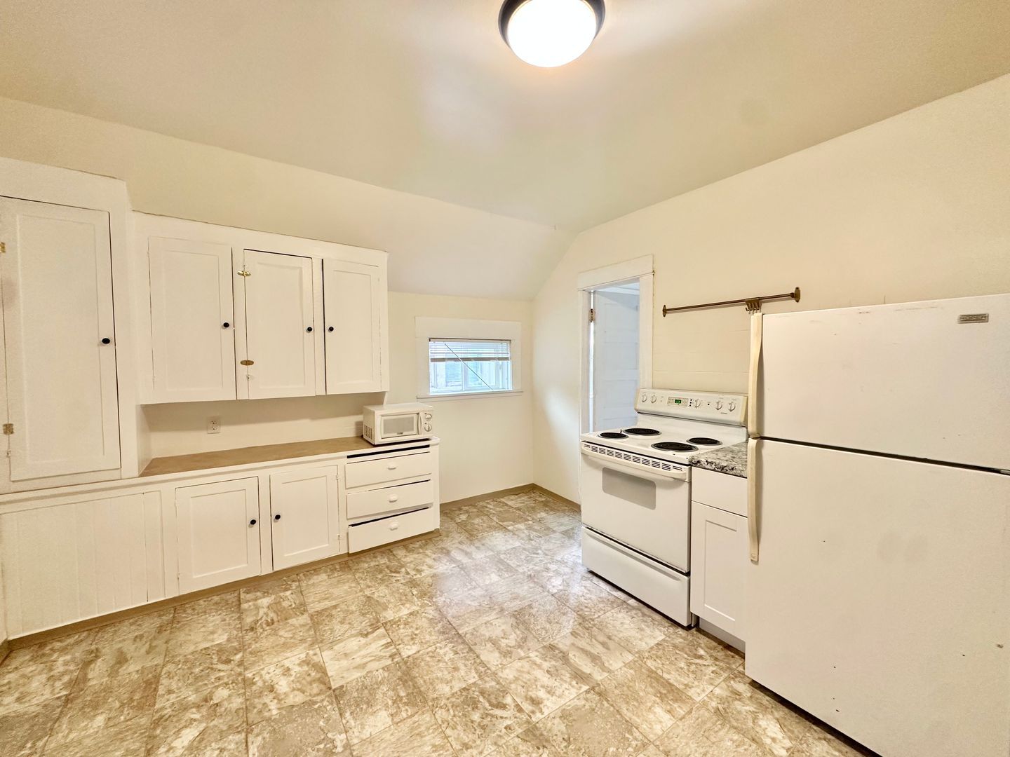 Building Photo - 2058 14th Ave W