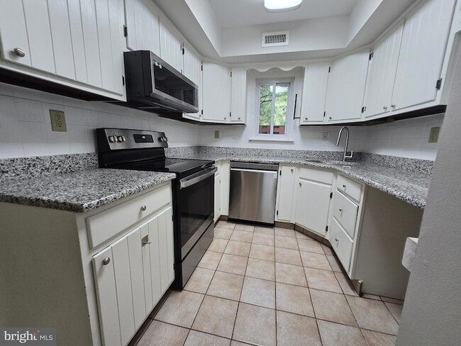 Building Photo - 1006 Worthington Dr