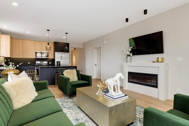 Building Photo - 6035 W North Ave