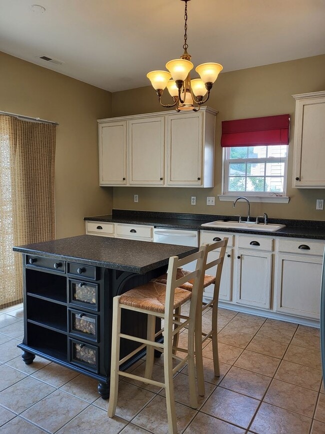 Building Photo - 3 bedroom townhouse in Waterside Crossing