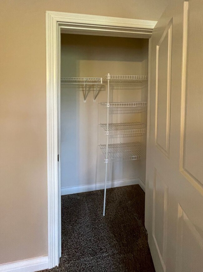 Building Photo - **COMING SOON** NICE 3 BR, 2.5 Bath Townhouse! New Paint & Carpet, Attached Garage, All Electric;