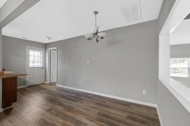 Building Photo - 328 Crisfield Rd