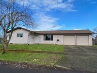 Building Photo - Must See Lebanon Home!