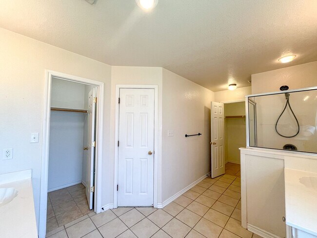 Building Photo - Available NOW!!!! This charming 1 story, 3...