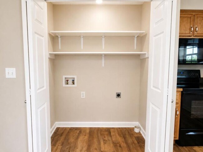 Building Photo - $1250 - 3 Bedroom 1.5 Bath Ranch Home