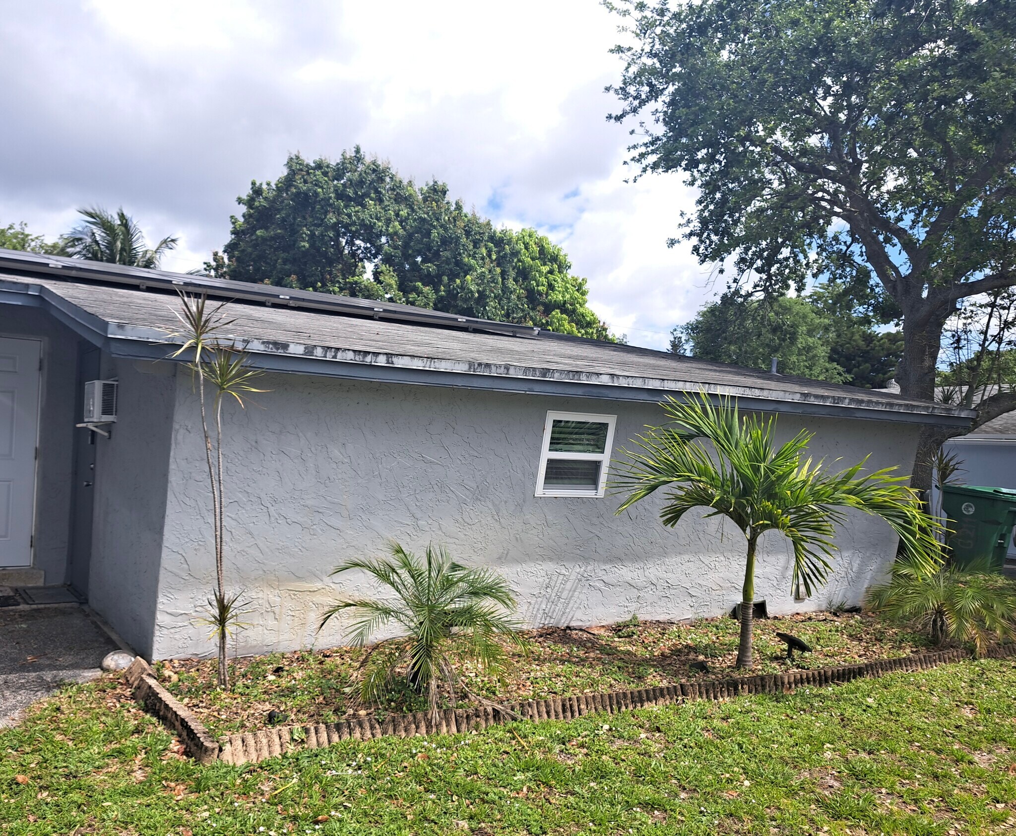 Building Photo - 6221 SW 41st Pl