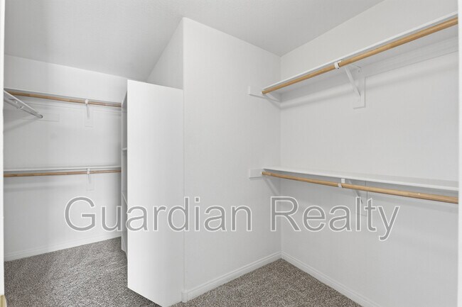 Building Photo - 830 Carnegie St