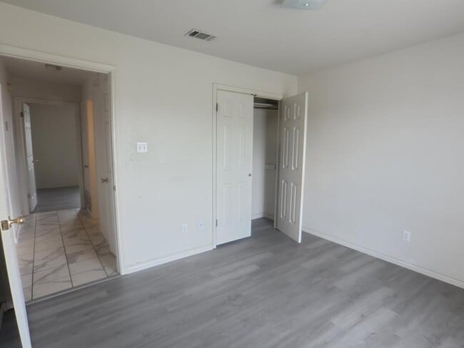 Building Photo - 4908 Topsey Dr