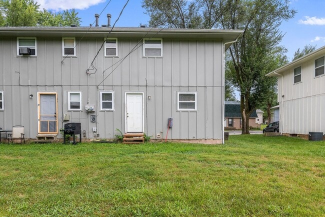 Building Photo - Spacious Belton Duplex with Full Basement—Great Location!