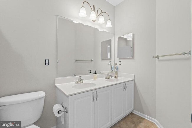 Building Photo - 519 Ensemble Ct
