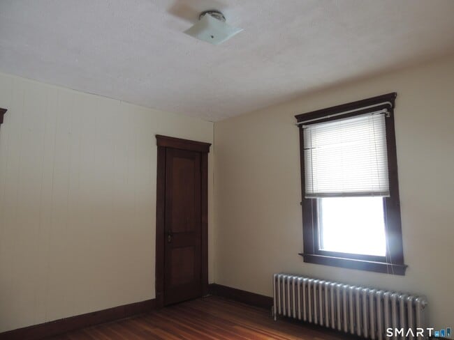 Building Photo - 127 Hosley Ave