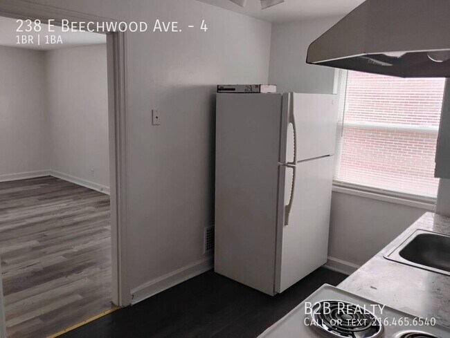 Building Photo - 238 E Beechwood Ave
