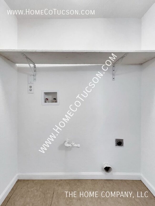 Building Photo - 823 Calle Virada