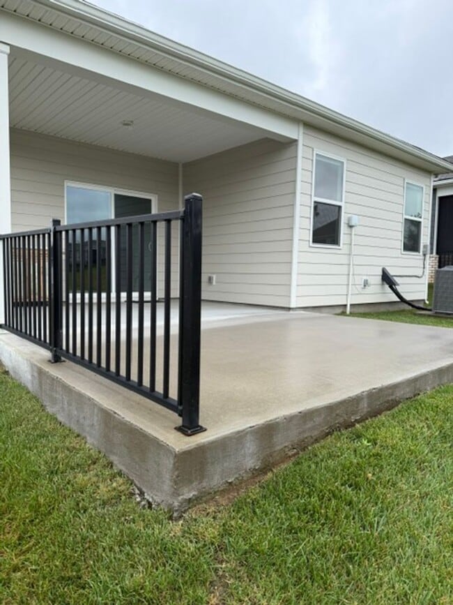 Building Photo - For Lease!! Available in June.  Experience comfortable, low-maintenance living in one of Gallatin...