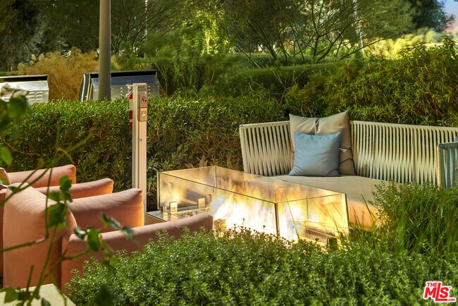 Building Photo - 877 Francisco St