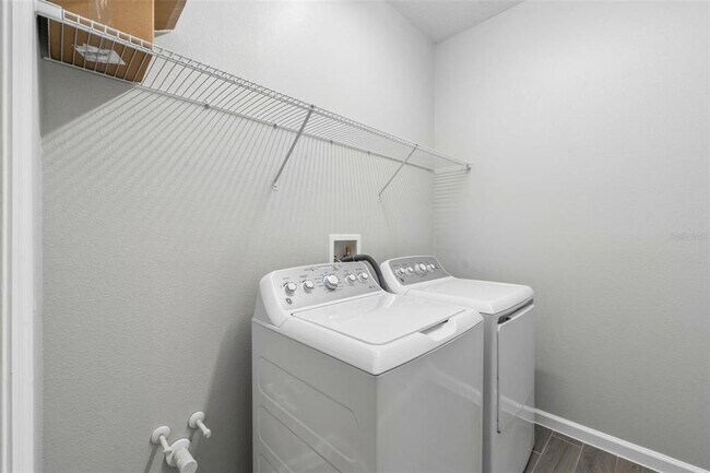Building Photo - 510 Lady Palm St