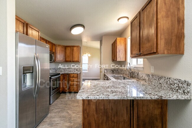 Building Photo - 827 Glenwall Dr