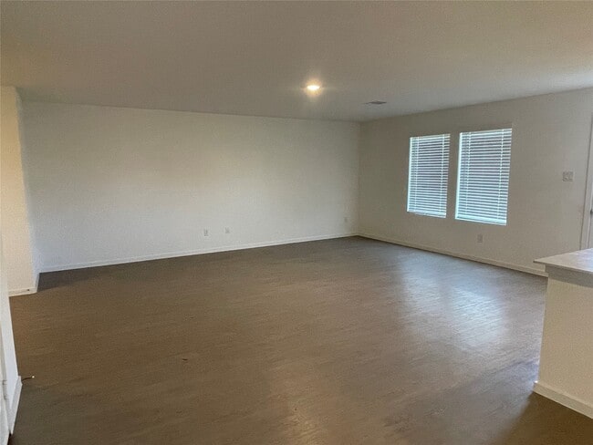 Building Photo - 112 Stran St