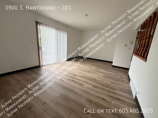 Building Photo - 3900 S. Hawthorne-301