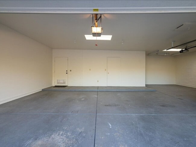 Building Photo - 3350 N Wide Loop Dr