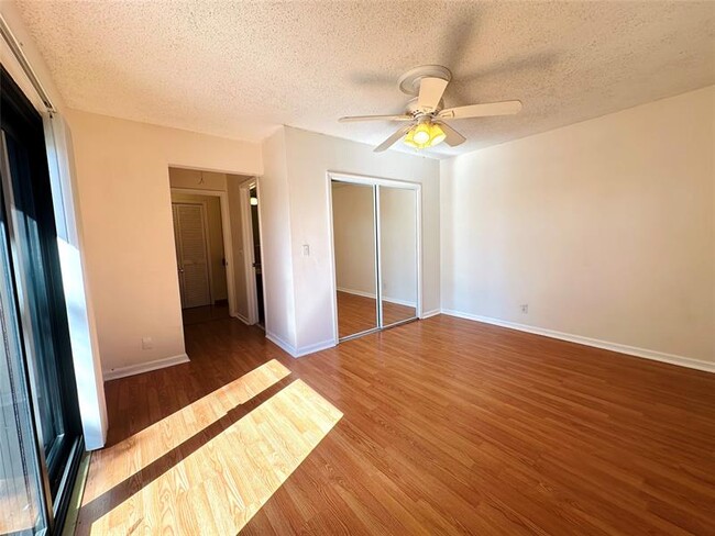 Building Photo - 444 Pine Cir