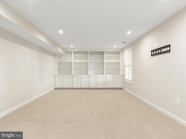 Building Photo - 606 Curtin Pl SE
