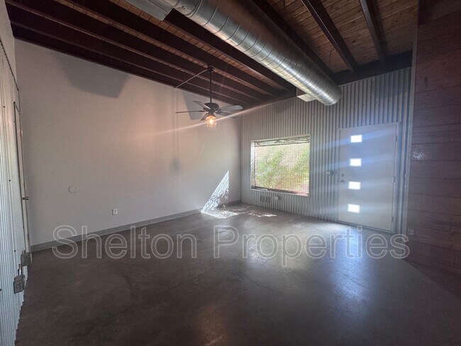 Building Photo - 2121 W Hayward Ave