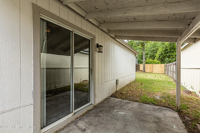 Building Photo - 1836 Manitoba Ct N