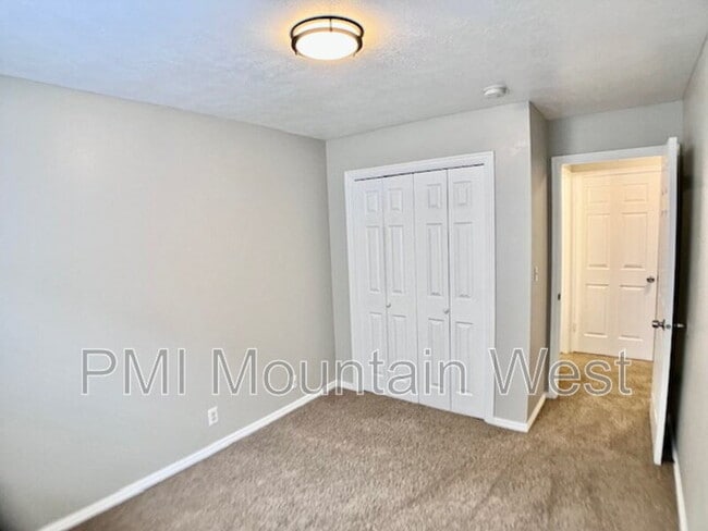 Building Photo - 567 N 200 E