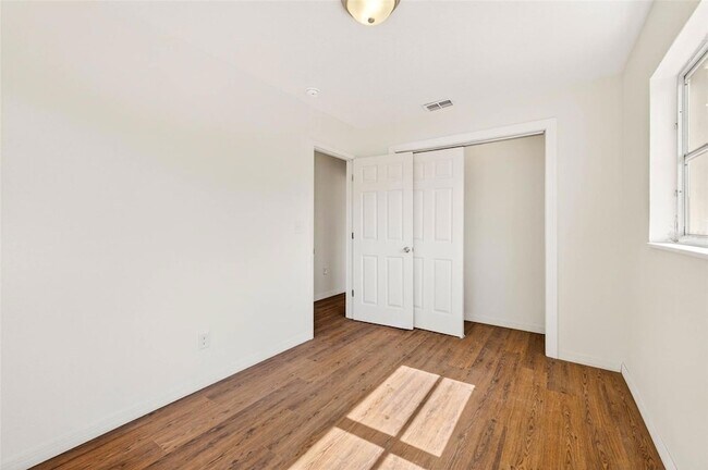 Building Photo - 34816 Evergreen Way