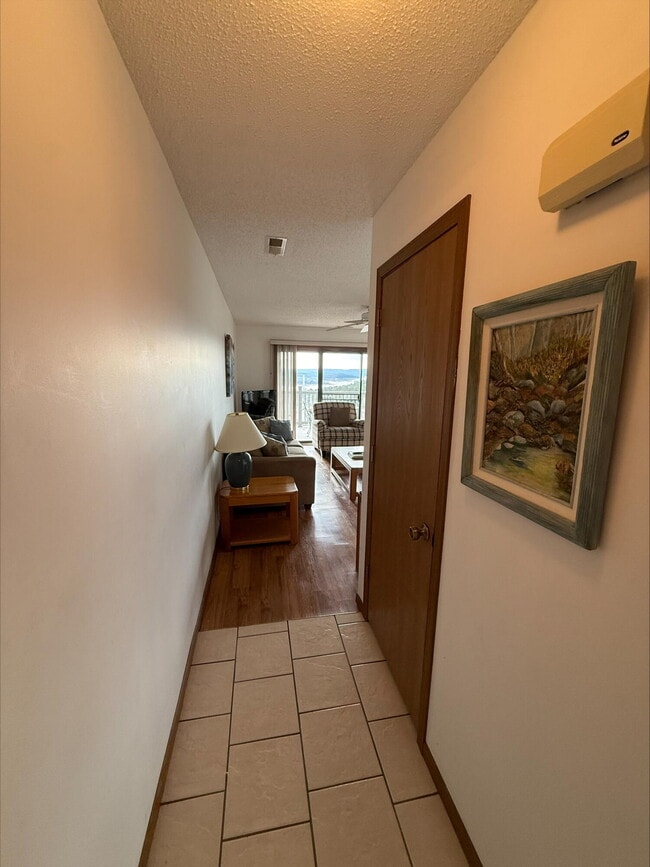 Building Photo - 3 Treehouse Ln