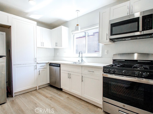 Building Photo - 2027 Vista Del Mar Ave