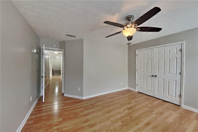 Building Photo - 2882 Manor Glen Ln NW