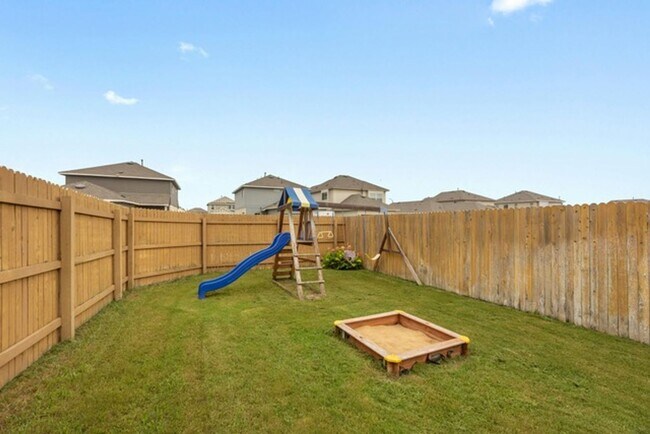 Building Photo - 8128 Daisy Cutter Crossing