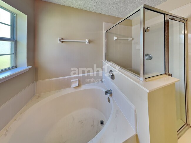 Building Photo - 1767 Saw Lake Dr