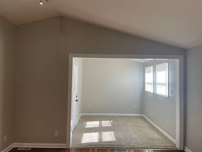 Building Photo - 3 Bed/1 Bath Home in South KC!