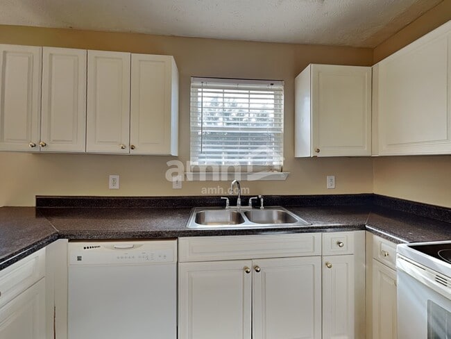 Building Photo - 884 Pin Oak Dr