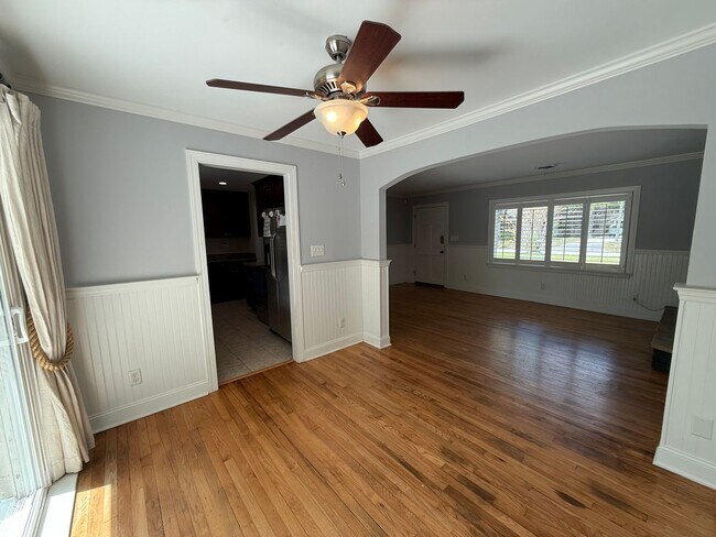 Building Photo - Spacious Updated Ranch in West Oak Forest