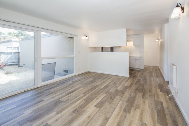 Building Photo - 6740 Sabado Tarde Rd