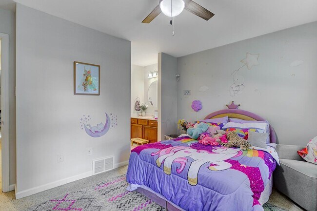 Building Photo - 1765 Hartwell Manor N