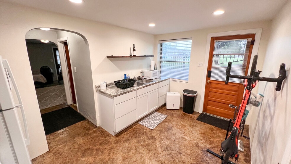 Kitchen - 227 W Dunklin St