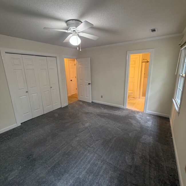 Building Photo - 3208 Ellsworth Dr