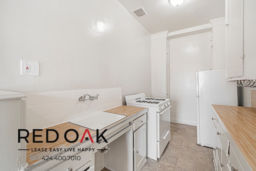 Building Photo - 3918 Beverly Blvd