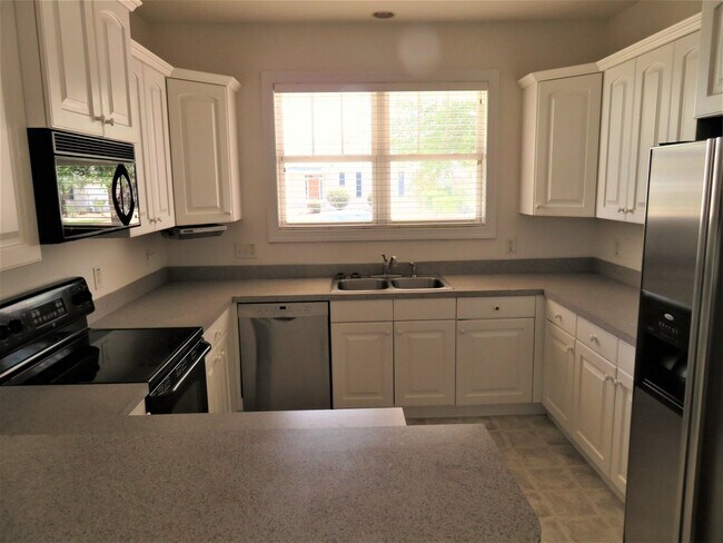 Building Photo - 3 bedroom, 2 bath home located in Waterford community of Leland