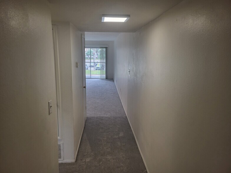 Building Photo - 562 Ebbtide Cir